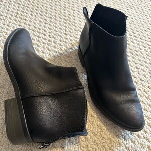 Target/universal thread Black Ankle Boots size 8.5